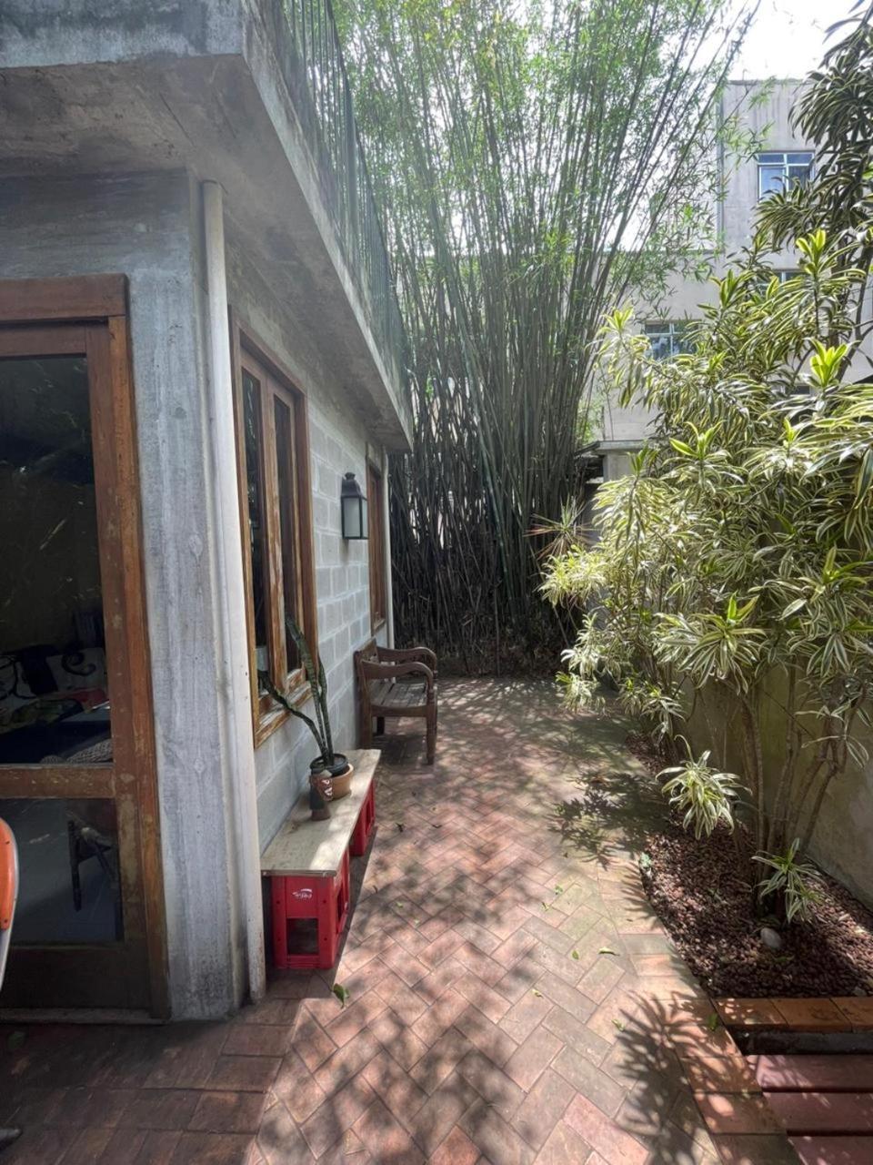Casa Charmosa E Com Area Externa